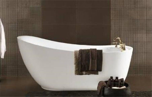 China Tamanho acrílico 1700*750*760mm da banheira da massagem da forma oval com o torneira do chuveiro do ouro fornecedor