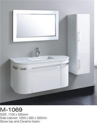 China A parede do espelho do diodo emissor de luz pendurou a vaidade do banheiro, vaidade branca do banheiro com armário lateral fornecedor
